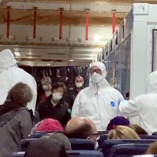 Estadounidenses evacuados de crucero inician segunda cuarentena