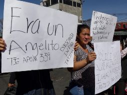 Padres de familia bloquean hoy calles en las inmediaciones de la escuela primaria Enrique C. Rebsamen, en Ciudad de México, para pedir justicia para Fátima. NTX/P. Hidalgo
