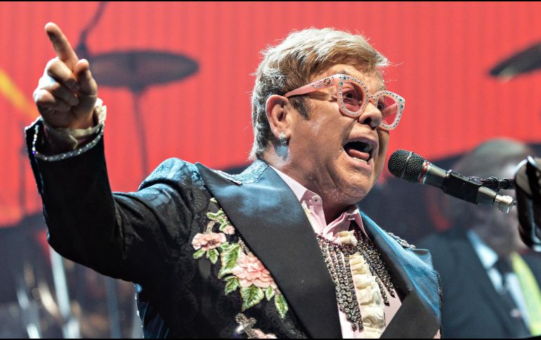 Elton John se quedó sin voz en medio de un concierto; ahora se encuentra en recuperación.  EFE / ARCHIVO