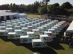 El director general adjunto de Bimbo, Javier González, puso en operación 100 unidades eléctricas de la nueva flotilla. TWITTER/@Grupo_Bimbo