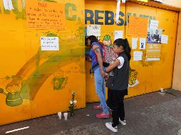 Aspectos de la escuela a la que asistía Fátima, sitio en donde se congregaron decenas de personas para manifestarse. AP/M. Ugarte