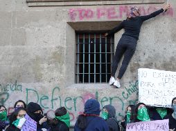 Sobre las protestas en Palacio Nacional de grupos feministas, el Mandatario garantiza su derecho y garantías para poder manifestarse, pero reitera su recomendación respetuosa 