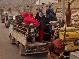 Miles de familias se han visto forzadas a dejar sus hogares debido al conflicto, y la mayoría duermen al aire libre en medio de temperaturas congelantes. AFP/A. Watad