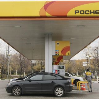 EU sanciona a filial petrolera rusa por lazos con Venezuela