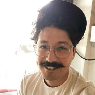 Tunden en redes a Mau Nieto por mostrar apoyo a feministas