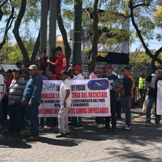 Protestan chatarreros contra cobro de impuestos