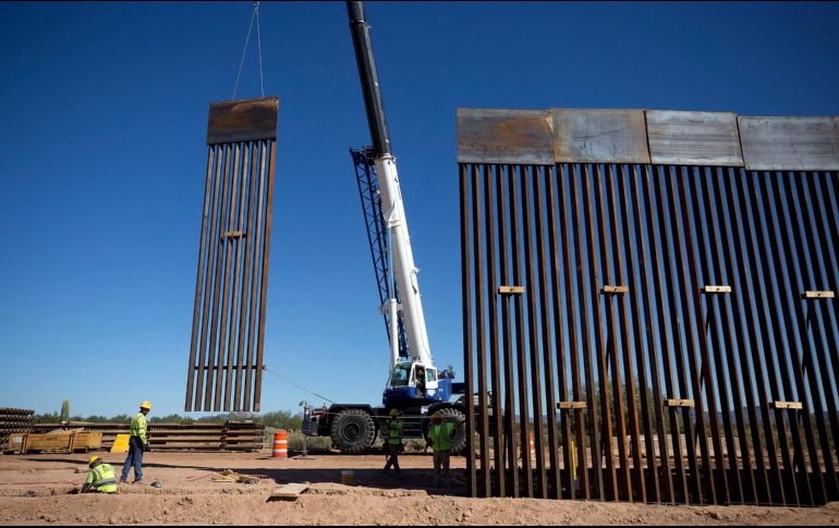 Donald Trump prometió construir más de 500 millas de barrera fronteriza para principios del próximo año. AP/ARCHIVO