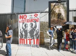 Integrantes del sindicato de la UNAM se manifestaron ayer contra la subcontratación. NOTIMEX