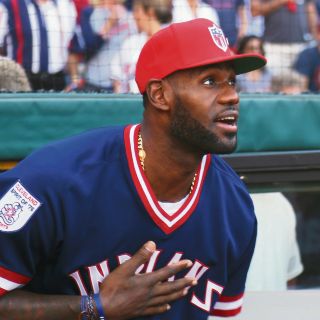 LeBron le echa más leña al fuego