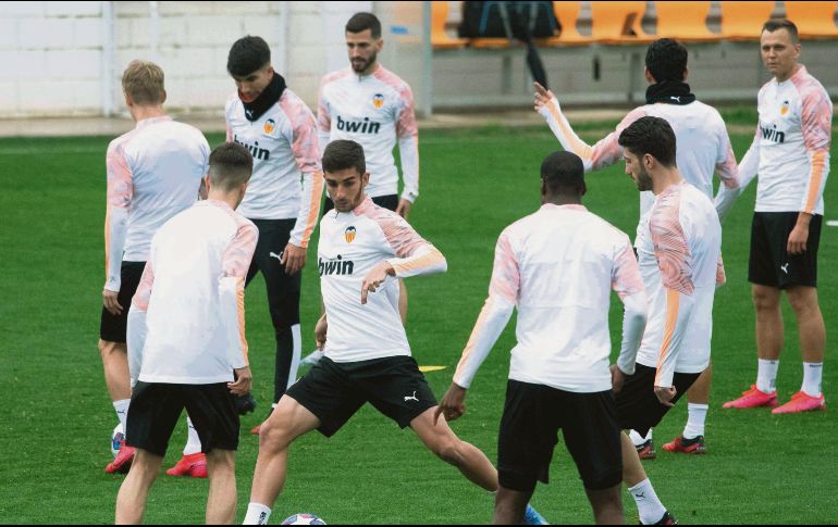 Ausencias. Sin cinco jugadores, el conjunto español tuvo su última práctica antes de medirse a los lombardos. AFP