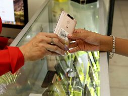 Resaltaron que el Ayuntamiento tapatío reforzó la vigilancia en el Centro histórico, inmediaciones de escuelas y transporte público para evitar el robo de celulares. EL INFORMADOR / ARCHIVO