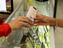 Resaltaron que el Ayuntamiento tapatío reforzó la vigilancia en el Centro histórico, inmediaciones de escuelas y transporte público para evitar el robo de celulares. EL INFORMADOR / ARCHIVO