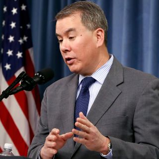 Renuncia alto funcionario del Pentágono involucrado en el caso Ucrania