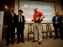 Debaten por nueva Constitución