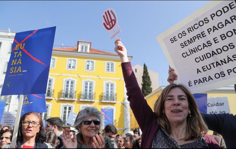 Protesta contra la eutanasia en Lisboa. EFE/T. Petinga