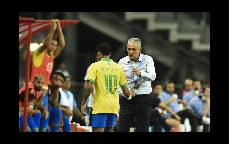 LÍDER. El seleccionador brasileño considera a Neymar uno de los dos líderes de la Canarinha. TWITTER/@GolCaracol
