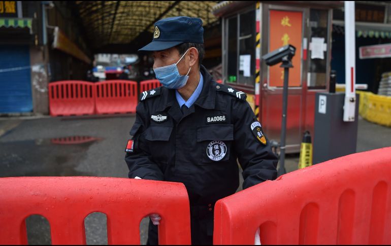 Wuhan está en cuarentena desde el pasado 23 de enero. Se considera que en un mercado de la ciudad surgió el brote. AFP/ARCHIVO