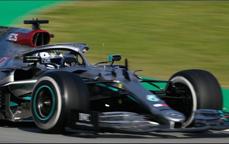 Mercedes estrenó esta semana un volante dinámico con el que el piloto puede controlar el ángulo de las ruedas delanteras. AFP/L. Gene