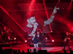 Melendi mantuvo tan buena vibra que incluso permitió una propuesta de matrimonio en el escenario. EL INFORMADOR/G. Gallo