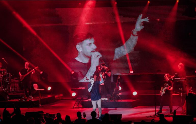 Melendi mantuvo tan buena vibra que incluso permitió una propuesta de matrimonio en el escenario. EL INFORMADOR/G. Gallo