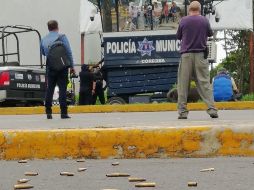 En el lugar fueron hallados decenas de casquillos de alto poder, mientras dos policías quedaron sin  vida en el interior. EFE/EPA/Diario El Buen Tono