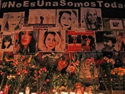 Instalan ofrenda para víctimas de feminicidio en el Ángel de la Independencia