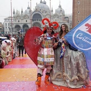 Cancelan Carnaval de Venecia por coronavirus