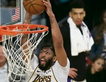 Movido. Anthony Davis fue el líder anotador de los Lakers al destaparse con 32 puntos ante los Celtics. EFE / A. Gallardo