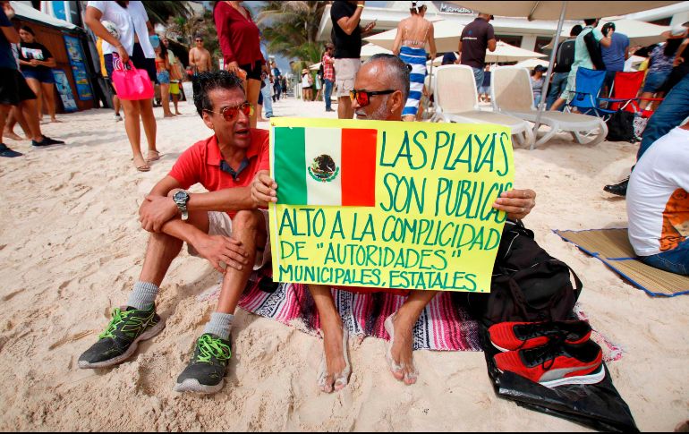 Protesta. Turistas manifestaron su descontento. AFP