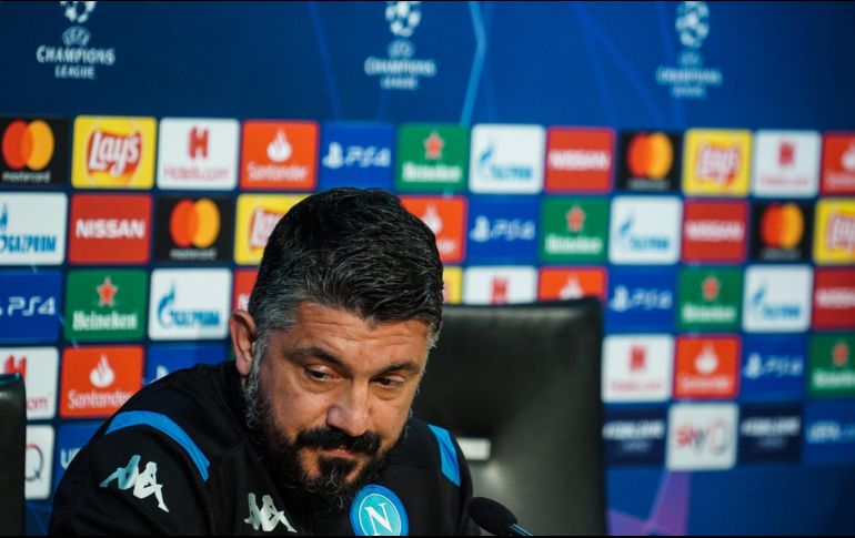 ''Hoy estoy en búsqueda de otras características que no veo en él, debe trabajar'', comentó el entrenador sobre el mexicano, de cara al partido de la Champions League. EFE