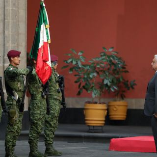López Obrador encabeza ceremonia por el Día de la Bandera en Campo Marte