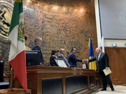 Juan Francisco Beckmann Vidal agradeció el reconocimiento otorgado por el Congreso y resaltó la importancia de la industria para México. TWITTER / @LegislativoJal