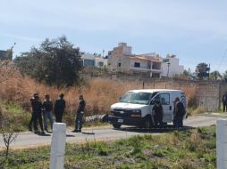 Hacia las cuatro de la tarde el cajón fue cargado a la camioneta del Semefo para trasladarlo a las instalaciones de Ciencias Forenses, donde se analizará su contenido. EL INFORMADOR / S. Blanco