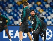 RECONOCEN. Encabezados por el capitán Lionel Messi, los jugadores blaugranas realizaron su última práctica ayer en el Estadio San Paolo. AFP