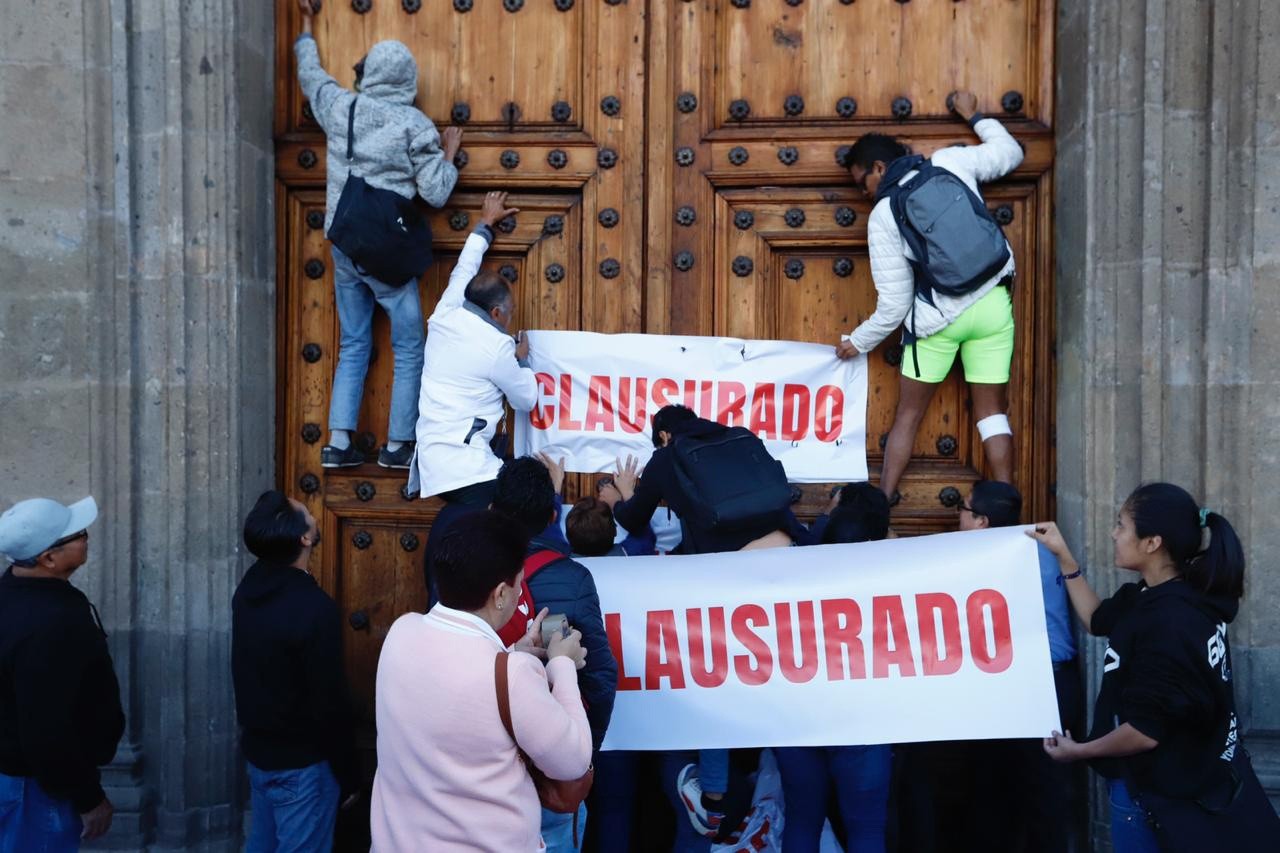 "Clausuran" Palacio Nacional en protesta por falta de medicamentos | El ...