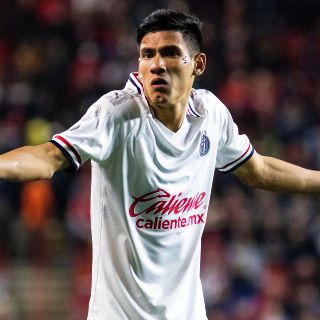 Otro escándalo en Chivas, Antuna habría sido infiel