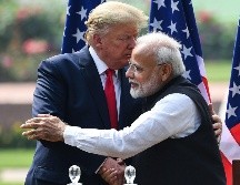 A pesar de que se demostraron cordialidad, Donald Trump y Narendra Modi se mostraron lejos de lograr un trato comercial. AFP/P. Singh