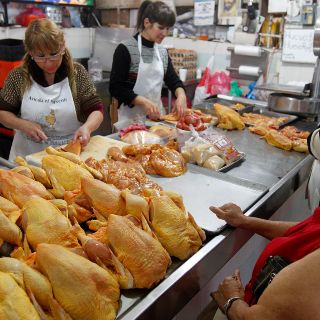 Sube el precio de pechuga de pollo y jitomate: Profeco