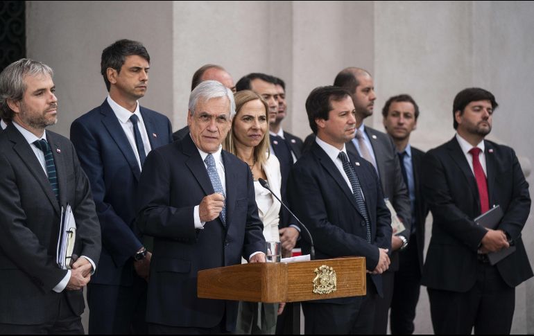 Sebastián Piñera enfatizó la necesidad de financiar con ingresos permanentes las mejoras exigidas por manifestantes. EFE/Presidencia de Chile