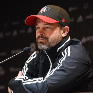 Conformar la alineación, un dilema para Rafael Puente