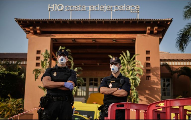 De las ocho personas contagiadas, cuatro se encuentran ingresadas en la isla de Tenerife, todos ellos turistas italianos que se encontraban alojados en el mismo hotel. AP