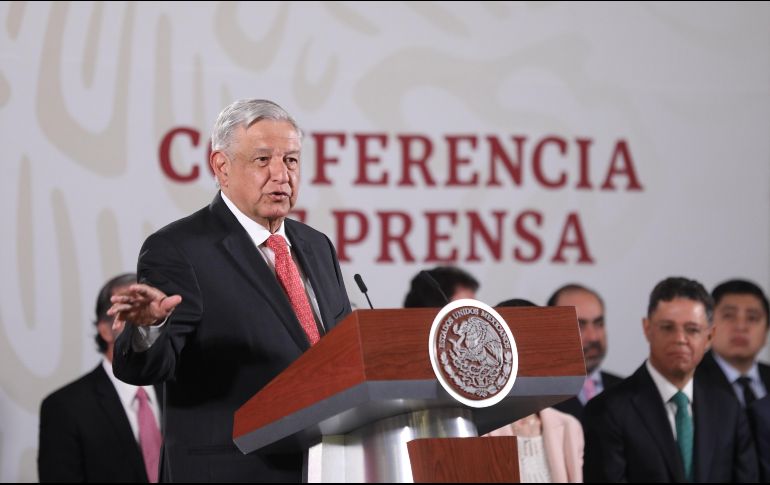 López Obrador criticó que en las series de televisión que abordan el tema del narcotráfico en México solo se muestren lujos y una 