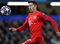 El polaco, que ha marcado 25 goles en la Bundesliga esta temporada, deberá estar inmovilizado durante diez días y luego iniciará la rehabilitación. AFP / B. Stansall