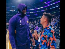 ''Un sueño hecho realidad'', escribió el delantero en su cuenta de Instagram, donde presumió la imagen del momento. INSTAGRAM / @ch14_