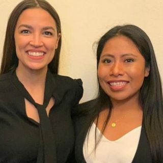 Yalitza Aparicio presume foto con congresista Alexandria Ocasio-Cortez
