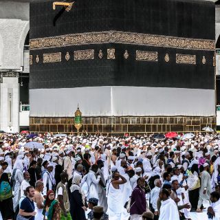 Arabia suspende el ingreso de peregrinos a La Meca por coronavirus