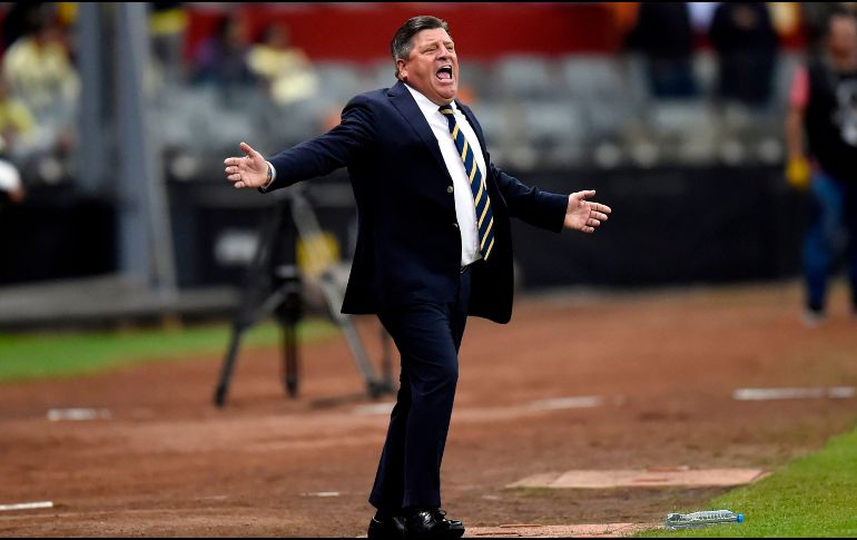 Molesto. El técnico del América se lamentó por no resolver la serie antes y por las lesiones sufridad durante la eliminatoria. AFP