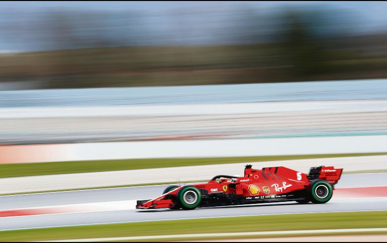 Se pone a punto. Sebastian Vettel conduce su Ferrari. AP