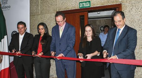 INAUGURACIÓN. Autoridades de la Alianza Francesa y Cultura Jalisco presentaron las renovaciones del foro. EL INFORMADOR • E. Barrera