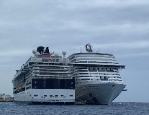 Tripulantes del MCS Veriglia desembarcaron esta mañana en el puerto de Punta Langosta en Cozumel. EFE / H. Castillo